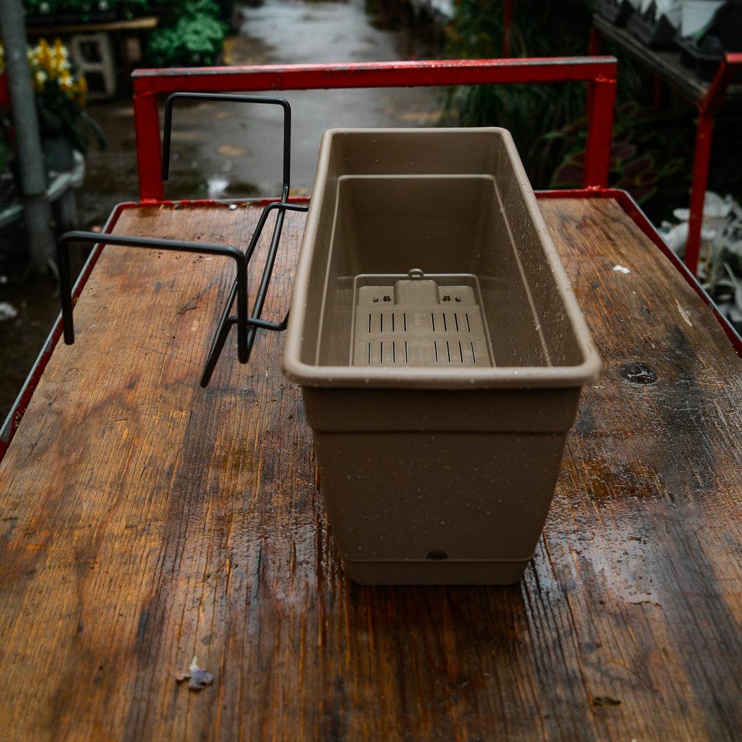 Terra Plast Recycled Plastic Planter with Hooks (19")